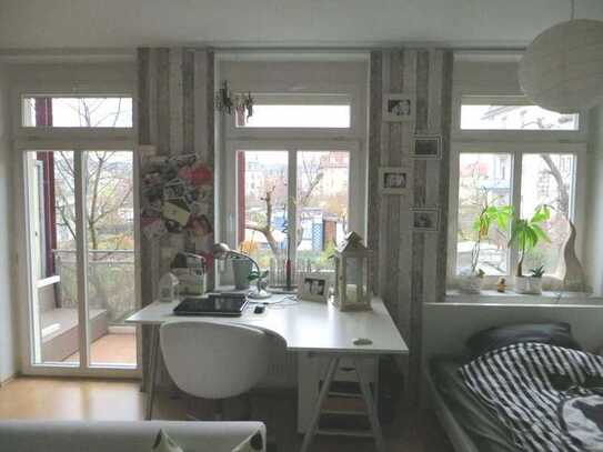 -provisionsfrei- Chices Apartement mit Balkon und Pkw-Stellplatz in Dresden-Striesen