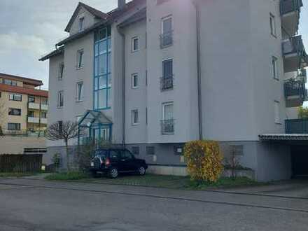 Neuwertige 2-Raum-Hochparterre-Wohnung mit Balkon und Einbauküche in Kirchheim am Neckar