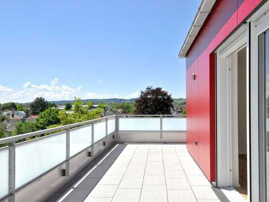 NEUER PREIS: Cooles modernes Penthouse mit Alpenblick: 2 Zimmer + große Dachterrasse, barrierefrei,