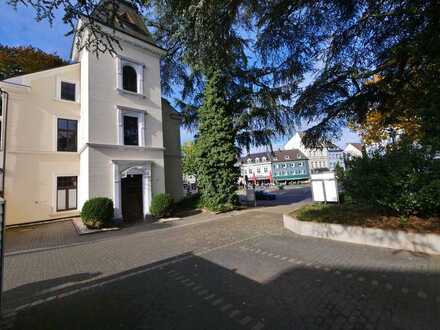 Außergewöhnliche 4-Zimmer Dachwohnung in repräsentativem Baudenkmal in bester Haaner Innenstadtlage