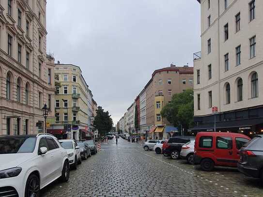 gepflegt + zentral --- Atelier / Büro / Einzelhandel im Altbau --- nahe Bergmannstraße