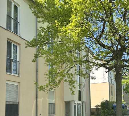 Helle, schöne 2-Zimmer-Wohnung mit EBK, TG und Balkon