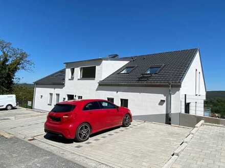 Moderne 3-Zi.-Neubauwohnung mit Einbauküche und Terrasse!