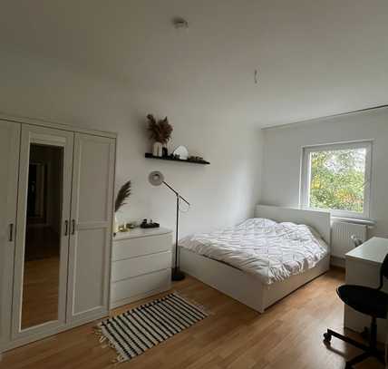 Exklusive 3-Zimmer-Wohnung mit Balkon und Einbauküche in Berlin Reinickendorf