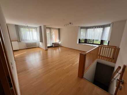 108 qm 4-Zimmer-Familienwohnung mit EBK und Terrasse+Garten in Stuttgart