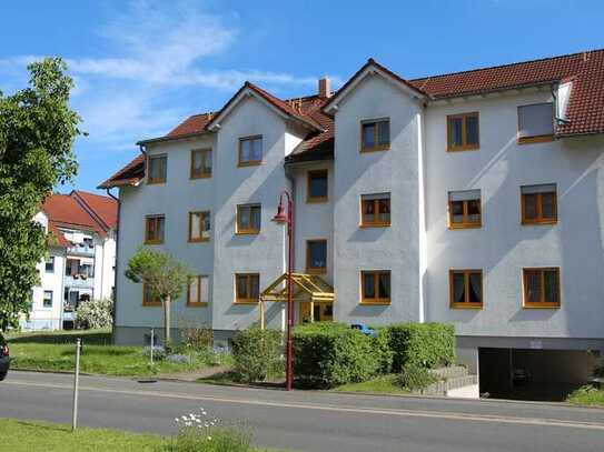 Sanierte 3-Zimmer-Wohnung mit Balkon in grüner, ruhiger Lage.