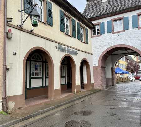 Trendige Location am Alten Stadttor in Sulzburg