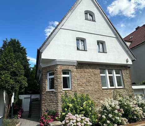 Wunderschöne voll möblierte 2-Raum DG-Wohnung mit großem Balkon im kernsanierten Altbau in Stadtwald