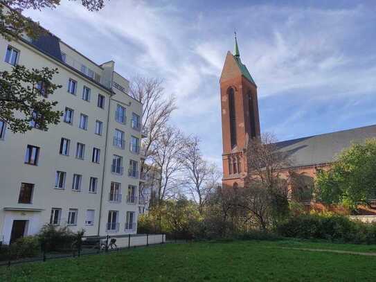 Freie charmante 3-Zimmer-Altbauwohnung an Fahrradstraße mit stillem, grünen Hinterhof