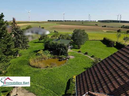 GRENZNÄHE LUXEMBURG: MEHRGENERATIONENHAUS MIT VIEL PLATZ UND TOLLER SICHT INS GRÜNE !