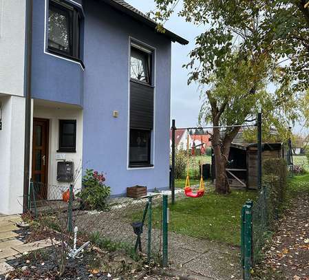 Günstiges, gepflegtes 6-Raum-Reihenendhaus mit EBK in Stein