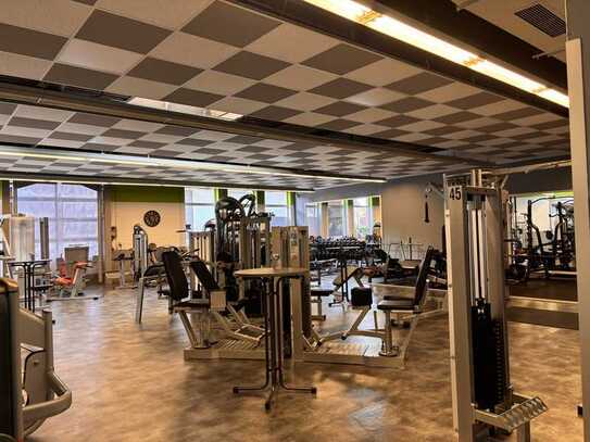 Fitnesstudio/Halle/Lager/Verkaufsfläche