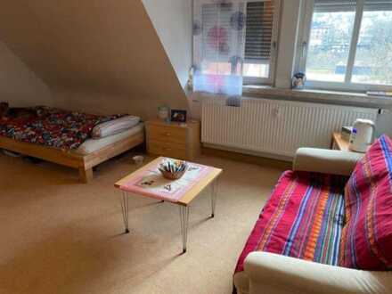 300 € - 18 m² - 3.0 Zi.