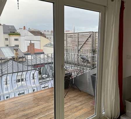 Modernisierte 1-Zimmer-Dachgeschosswohnung mit Balkon und EBK in München Schwabing-West