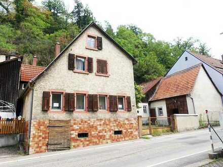 Einfamilienhaus mit Scheune und Werkstatt, Sanierungsobjekt