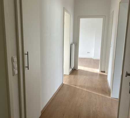 3,5 Zimmer Wohnung mit Balkon + Tageslichtbad (Dusche) mit WM-Stellplatz