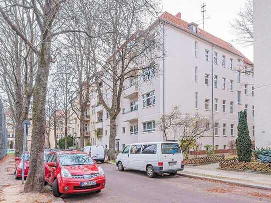 Über den Dächern von Friedenau - unsaniertes Apartment mit Weitblick