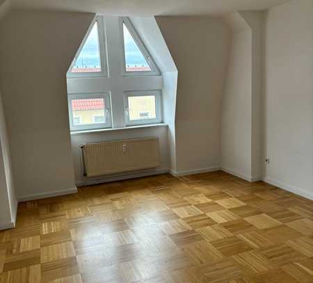 *** gemütliche Singlewohnung im Dachgeschoss inkl. Einbauküche ***