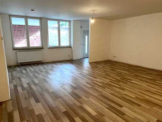 * Loftartige EG-Wohnung * 1,5 Zimmer * Zweitbezug *