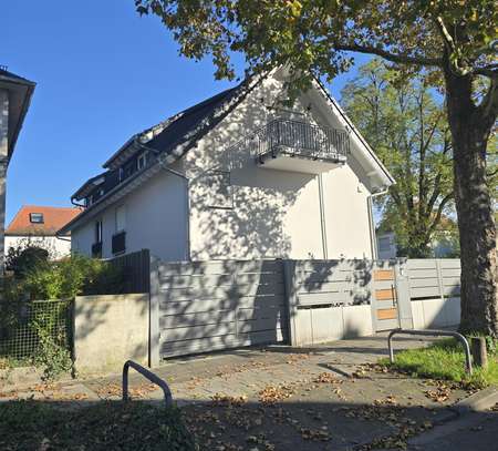 Geräumiges, modernes 5-Raum-Haus mit gehob. Innenausstattung und EBK in Offenbach am Main Lauterborn