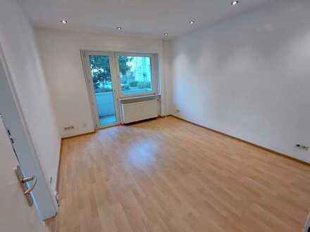 Gepflegte 2-Zimmer-EG-Wohnung mit Balkon und EBK in Darmstadt