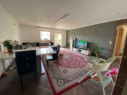 "SEHR SCHÖN GESCHNITTENE DREIZIMMER KÜCHE BAD BALKON GARAGE"