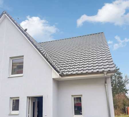 Neubau in Fertigstellung! Doppelhaushälfte KFW-Energieeffizienzhaus mit 4 Zimmern in Oranienburg