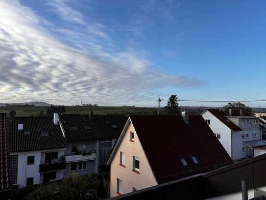 Gemütliches Nest unterm Dach mit Loggia in Hirschlanden