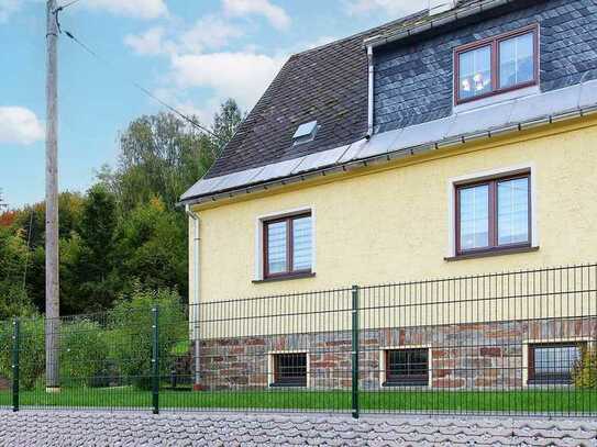 Gepflegte Doppelhaushälfte mit großem Garten, neuem Carport und Panoramablick