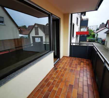 Helle 3 Zimmer Wohnung mit Balkon und schönem Bad