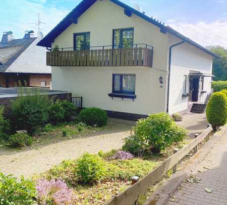 Zweifamilienhaus mit traumhaftem Garten und Weitblick