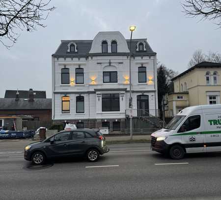 Geschmackvolle, vollständig renovierte 2-Raum-Hochparterre-Wohnung mit EBK in Itzehoe