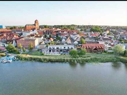 Gewerbeobjekt mit direkter Wasserlage in Wolgast - Gaststätte und 6 Ferienwohnungen - zu vermieten
