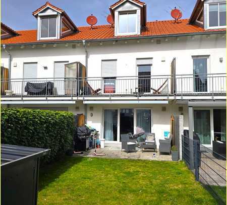 Attraktives Reihenmittelhaus mit Garten, Keller, PKW-Stellplatz und Carport