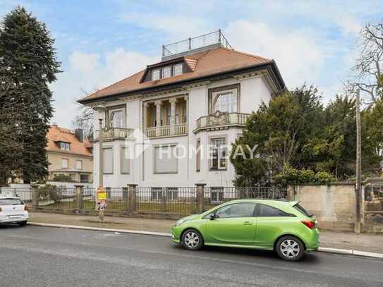 Großzügige Maisonette-Wohnung in stilvoller denkmalgeschützter Villa mit Dachterrasse