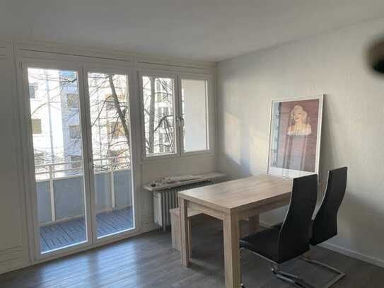 Exklusive 2-Zimmer-Wohnung mit gehobener Innenausstattung mit Balkon und EBK in München Sendling