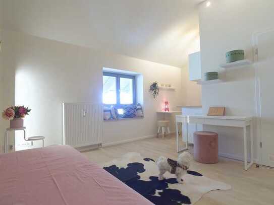 gz-i.de: Gemütlich! Super Dach-Apartment mit Badewanne und EBK im Zollhof Dresden