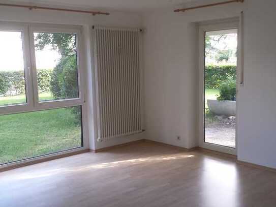 Helle 1-Zimmer-Terrassenwohnung mit Balkon und EBK in Germering