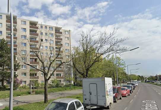 Exklusive, vollständig renovierte 2-Zimmer-Wohnung mit Balkon und Einbauküche in Berlin