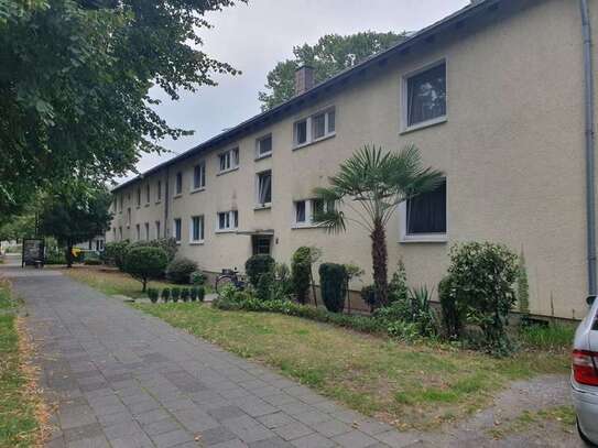 Zu Janaur: Schöne 2-Zimmer-Wohnung, saniert, Düsseldorf-Hassels