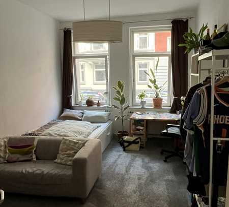 Großzügige Zwei-Zimmer-Wohnung mit Balkon