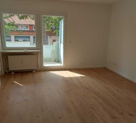 Frisch sanierte 1-Raumwohnung mit sonnigem Balkon!