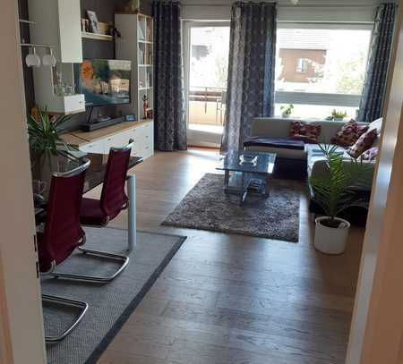 Exklusive, modernisierte 2-Zimmer-Wohnung mit Balkon und Einbauküche in Augsburg