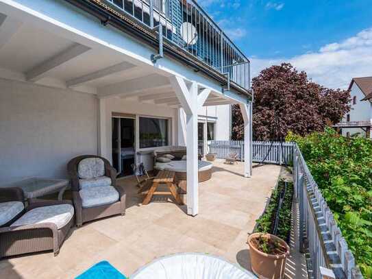 Ein- oder Zweifamilienhaus mit 2 Bädern, Terrasse, Balkon und zwei Garagen, 8 Min. zur A3