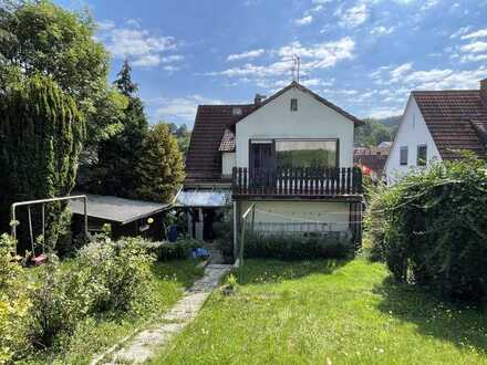 1-2 Familienhaus mit idyllischem Garten und Garage in ruhiger Wohnlage
