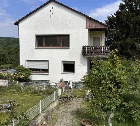 NEUENHAIN mit Burgblick !!!! Sanierungsbedürftiges EFH zu verkaufen