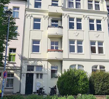 Neu 3-Zi. ! 99 m² mit EBK, Balkon, 1.OG im schönen Stadtfeld-Ost