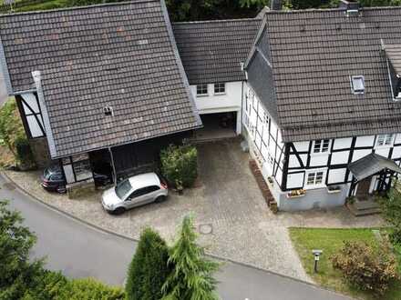 Fachwerkhaus mit Scheune und Garage sehr geräumig
