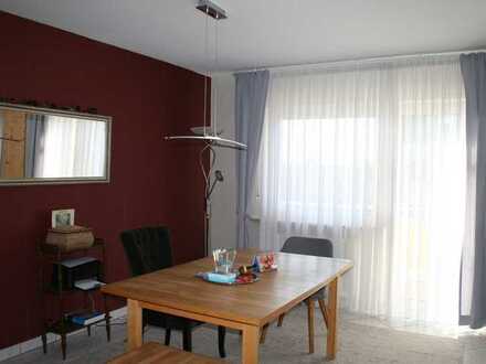 helle Wohnung 2 ZKB, Balkon, Garage, Einbauküche, Badmöbel. Nähe Brühl und Schwetzingen.