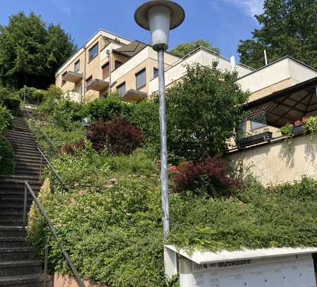 Schöne Wohnung mit traumhaften Blick und großem Garten